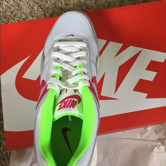 New in box Nike Women’s AirMax Correlate - Picture 2 of 4